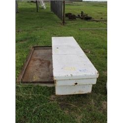 WHITE TRUCK BOX & RECTANGULAR PLATE