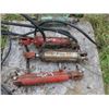 Image 1 : 3 HYDRAULIC RAMS