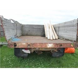 2 X 4'S IN BACK OF GREEN FORD 1 TON