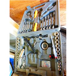 TOOL SET IN GREY CASE