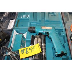 MAKITA 9.6 V DRILL C/W CHARGER & 4 BATTERIES (WORKING)