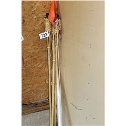 3 GARDEN TORCHES & ROLL OF POLY