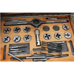 TAP & DIE SET IN WOOD BOX