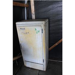 MONARCH ICE BOX