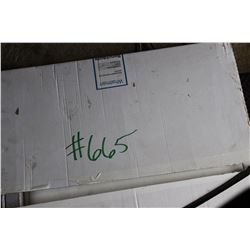 BOX OF ABSORBENT PROTECTOR SHEETS