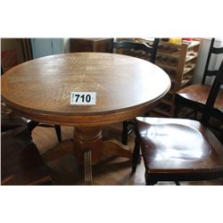 ROUND OAK STYLE TABLE & 6 CHAIRS