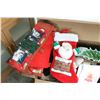 Image 3 : BOX WITH LINEN, CASSEROLES, CHRISTMAS DECORATIONS, ETC