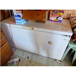 CHEST FREEZER