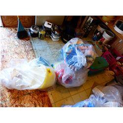 3 BAGS WITH ASSORTED PLASTICWARE