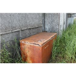 DEEP FREEZE C/W PAILS & BARREL FEEDER