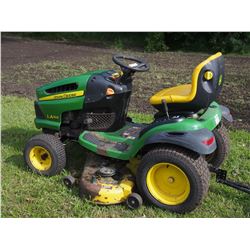 John Deere LA165 Lawn Tractor