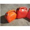 Image 2 : 3 Plastic Gas Cans
