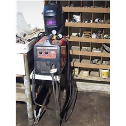 Lincoln Electric Welder Weld Pack 140HP with Helmet