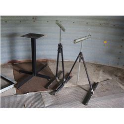 Metal Stand with Metal Roll Stands