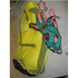 A LOT OF DOG LEASHES, DOG LIFEJACKET IN MESH BAG