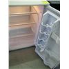 Image 2 : WHIRLPOOL WHITE BAR FRIDGE