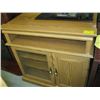Image 1 : OAK FINISHED TV STAND