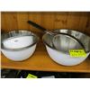 Image 1 : 3 MIXING BOWLS, SIEVE