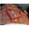 Image 1 : GOLD & WINE COLORED QUILT WITH PILLOWS