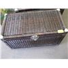 Image 1 : WICKER TRUNK