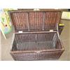 Image 2 : WICKER TRUNK