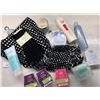Image 1 : Scentsy Gift Package: Bars, Scarf & Glove Set, Lotions & Body Wash
