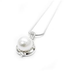 Elegant Ladies 925 Silver Necklace With Pearl Mounted Pendant