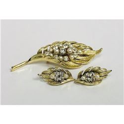 Elegant Gold Toned Semi-Precious Feather Pendant With Matching EarringsÂ