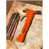 Image 8 : APT 65-lb Pneumatic Hammer with 5 Bits