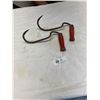 Image 2 : 2 Vintage Hooks