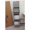 Image 1 : Metal Merchandise Display Shelving