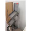 Image 2 : Metal Merchandise Display Shelving