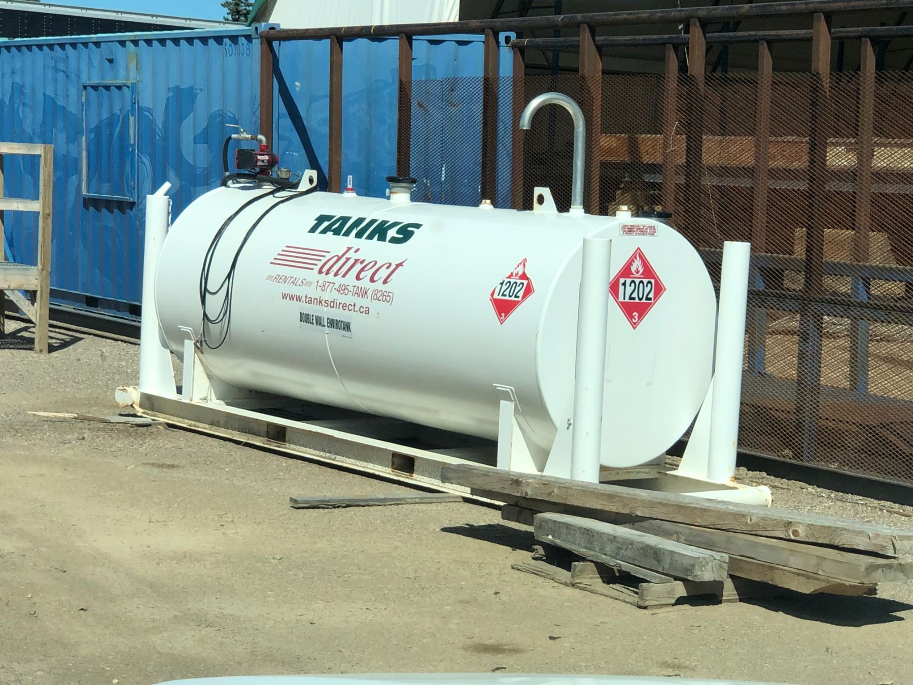 500 Gallon Fuel Tank c/w pump 051260597