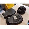 Image 2 : EVERLAST PUNCHING GLOVES AND PRO FORCE FACEMASK