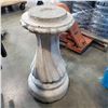 Image 1 : CONCRETE GARDEN STAND