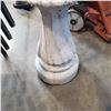 Image 2 : CONCRETE GARDEN STAND