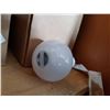 Image 2 : LOT OF PHILLIPS LED BULBS 7WLED 60 WATT REPLACEMENT, 450 LUMEN LED BULBS AND SMALL LIGHTS