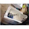 Image 2 : KOHLER URINAL AND SMALL URINAL