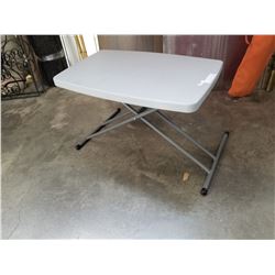 SMALL PLASTIC FOLDING TABLE