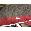 Image 2 : KINGSIZE DUVET AND THROW PILLOWS