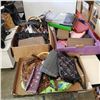 Image 1 : 3 TRAYS OF PURSES