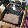 Image 2 : 3 TRAYS OF PURSES