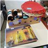 Image 1 : TRAY OF RIBBON AND PLACEMATS AND GLASS TRAYS