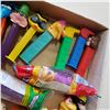 Image 2 : TRAY OF PEZ DISPENSERS