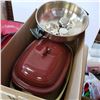 Image 2 : PAMPERED CHEF CLAY BAKING DISH,ANCHOR HOCKING LIDDED DISH