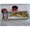 Image 1 : 2 TRAYS OF GOLD TONE JEWELLERY