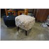Image 3 : 2 DECORATIVE OTTOMANS -1 ROUND, 1 SQUARE