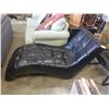 Image 2 : MODERN BLACK CHAISE