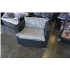 Image 2 : BRAND NEW OUTDOOR PATIO CLUB CHAIR W/ LIGHT GREY CUSHIONS - RETAIL $399