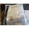 Image 3 : THERMAPEDIC MEMORELLE PILLOW AND QUEEN SIZE MATTRESS PAD